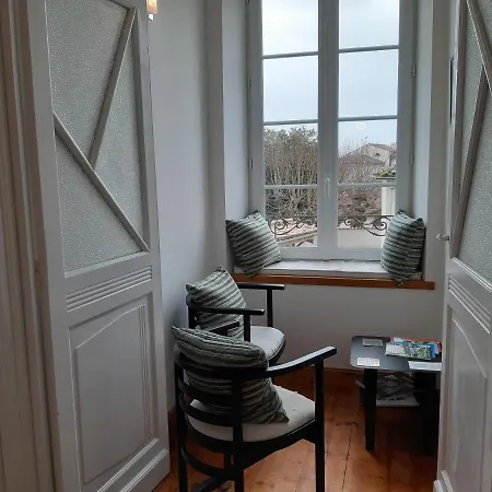 Les Volets Verts Aulnay Bed & Breakfast *