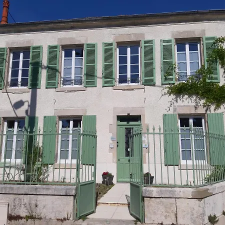 Les Volets Verts Aulnay Bed & Breakfast