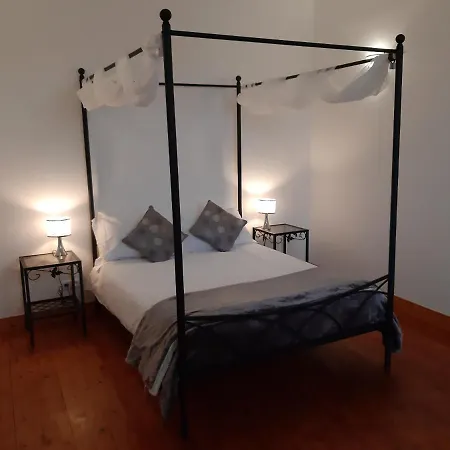 Les Volets Verts Aulnay Bed & Breakfast