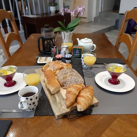 Les Volets Verts Aulnay Bed & Breakfast *