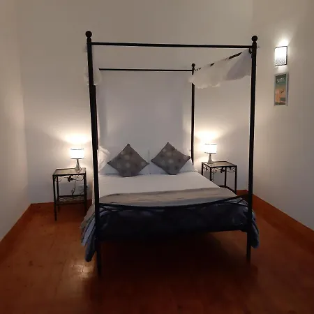 Les Volets Verts Bed & Breakfast